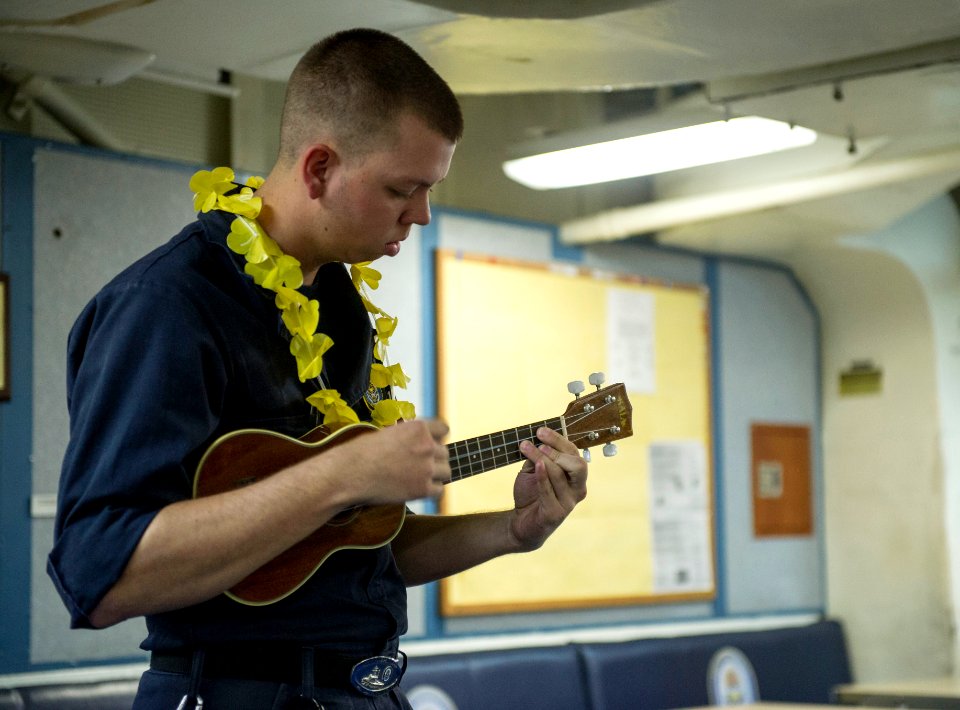 USS Roosevelt (DDG 80) 140523-N-VC599-025 (14250165496)