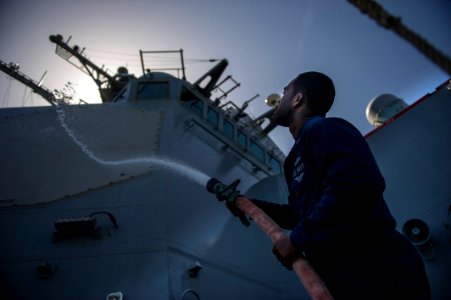 USS ROOSEVELT (DDG 80) 140426-N-VC599-051 (13886927997)