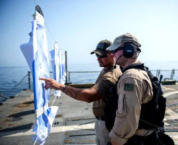 USS Roosevelt (DDG 80) 140509-N-VC599-060 low res (13996582969)