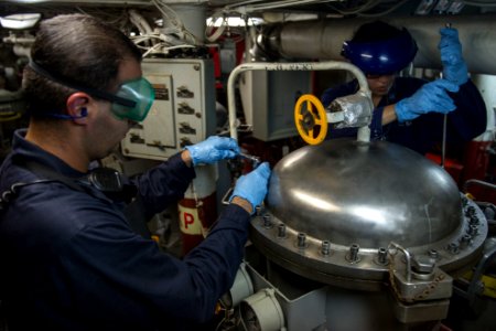 USS Roosevelt (DDG 80) 140526-N-VC599-049 (14102439097)