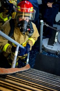 USS ROOSEVELT (DDG 80) 140422-N-VC599-230 (14026321331)