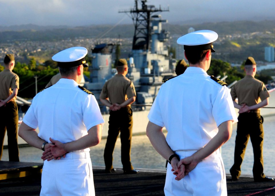 USS Ronald Reagan visits Pearl Harbor 110831-N-UO379-217