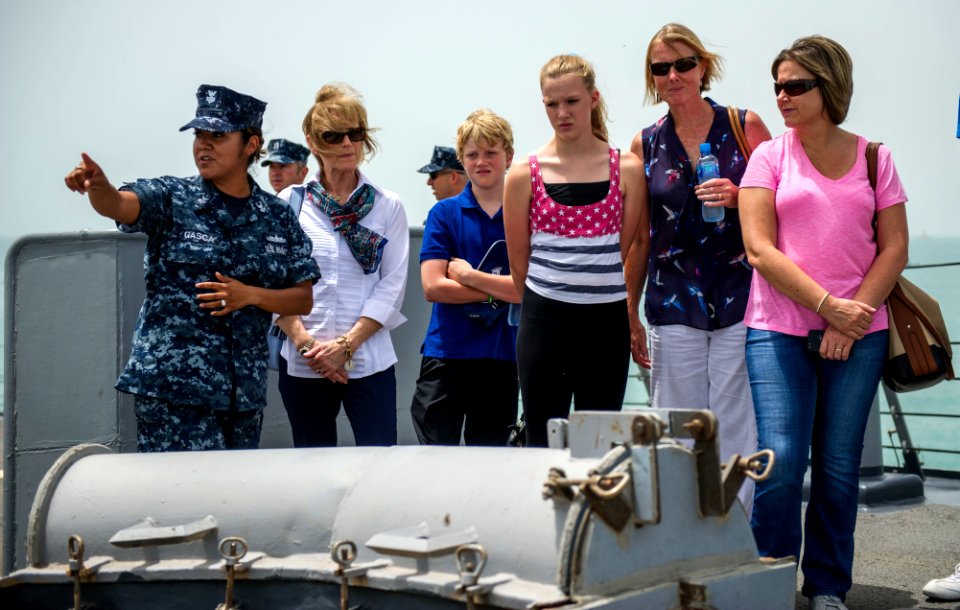 USS ROOSEVELT (DDG 80) 140502-N-VC599-075 (14099172346)