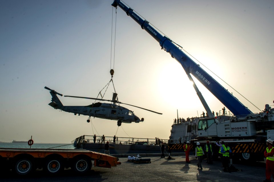 USS ROOSEVELT (DDG 80) 140504-N-VC599-058 (13941723997)