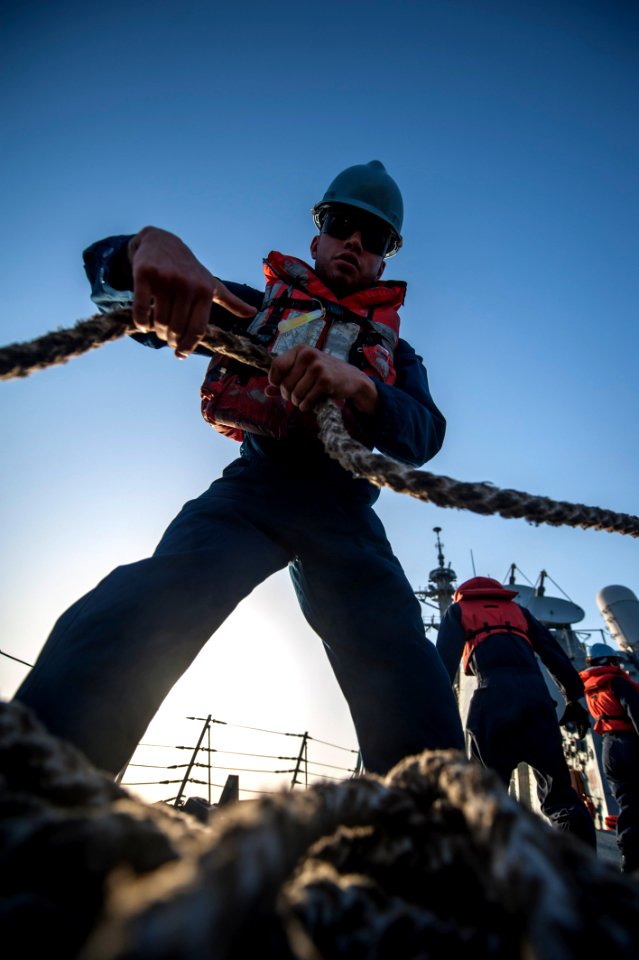 USS ROOSEVELT (DDG 80) 140425-N-VC599-064 (14029905864)