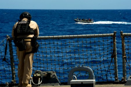 USS Roosevelt (DDG 80) 140513-N-VC599-029 (14231293083)