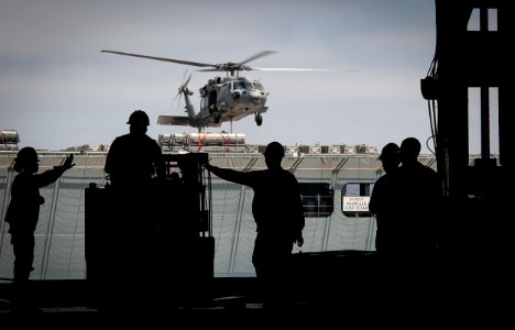 USS Ronald Reagan weapons onload 150511-N-BQ948-110