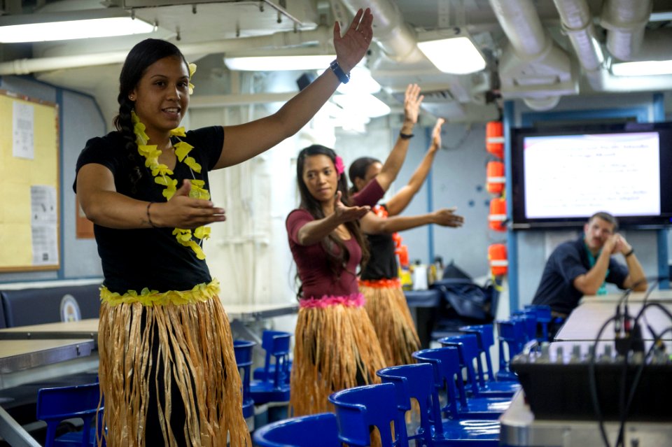 USS Roosevelt (DDG 80) 140523-N-VC599-034 (14272847914)