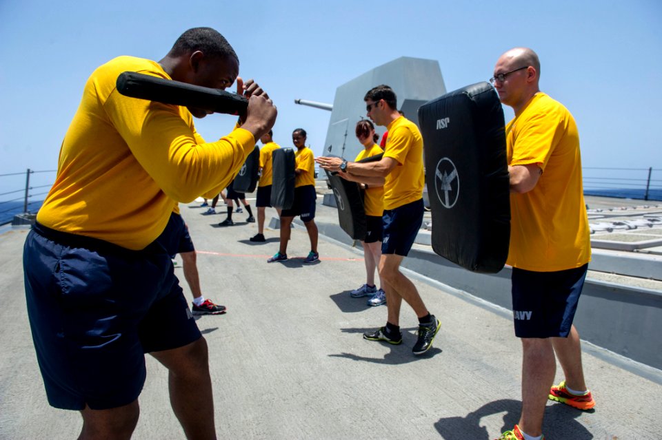 USS Roosevelt (DDG 80) 140520-N-VC599-067 (14248123662)