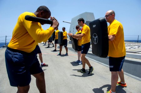 USS Roosevelt (DDG 80) 140520-N-VC599-067 (14248123662)