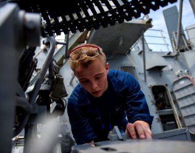 USS Roosevelt (DDG 80) 140829-N-VC599-320 (14928800637)