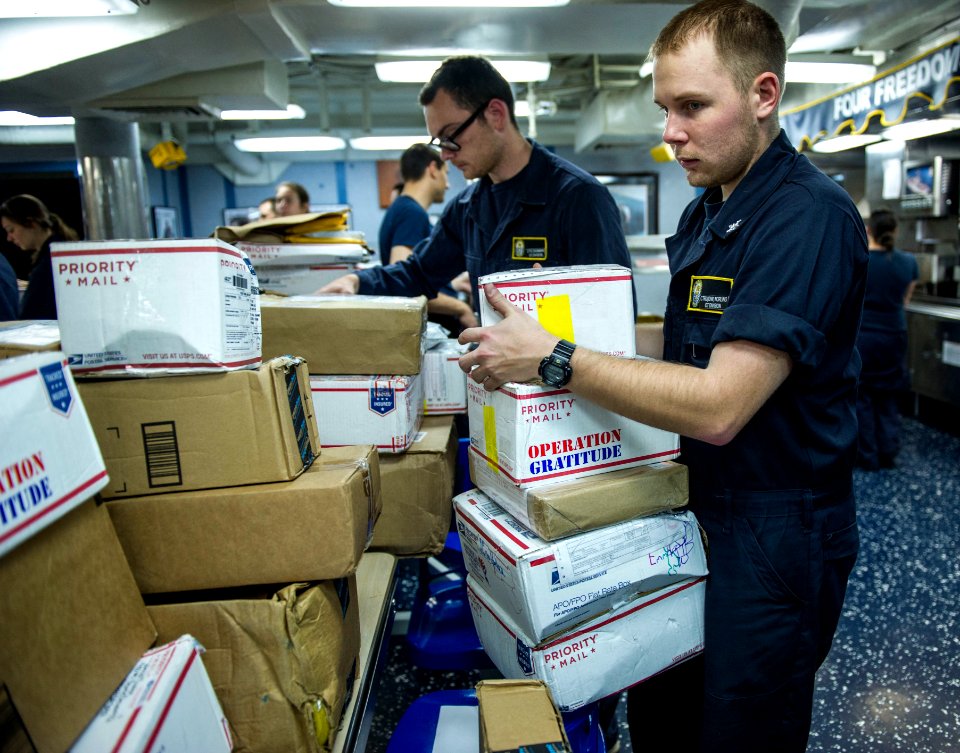 USS ROOSEVELT (DDG 80) 140426-N-VC599-010 (14111924224)