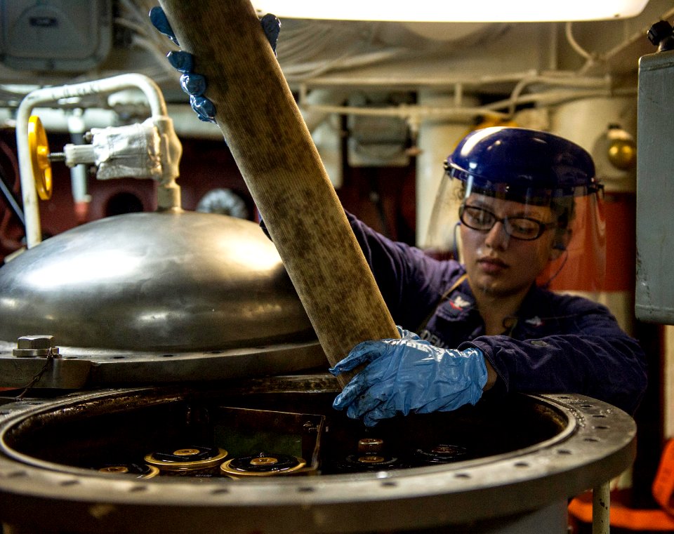 USS Roosevelt (DDG 80) 140526-N-VC599-084 (14309165053)