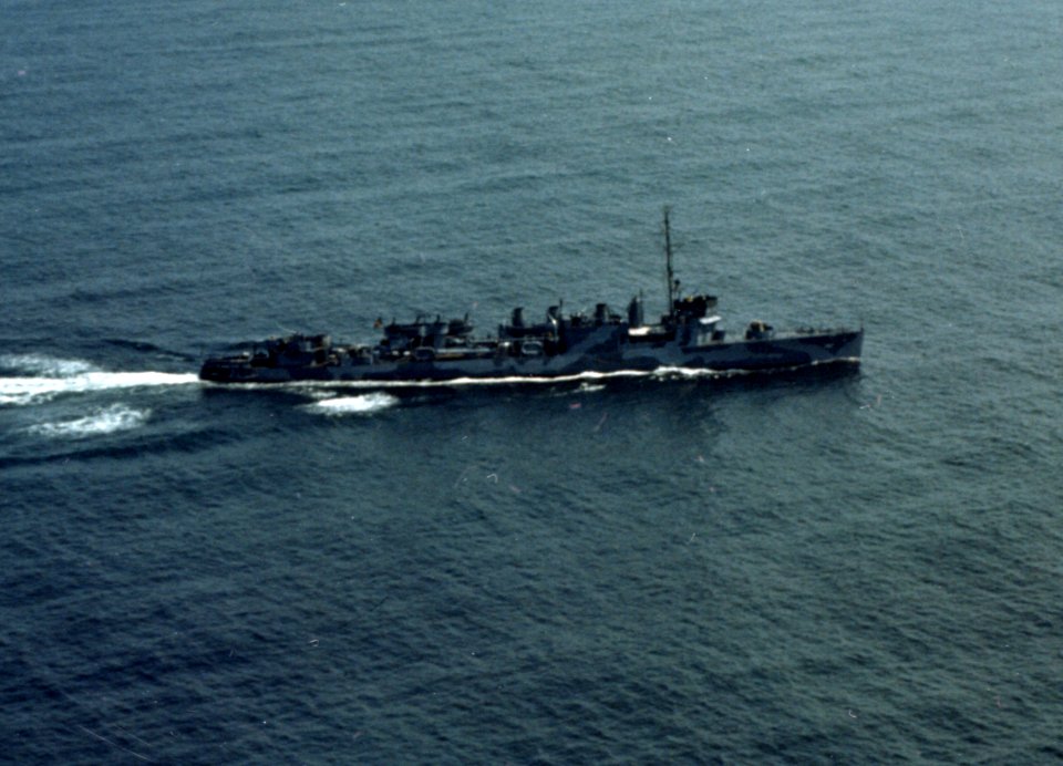 USS Roper (DD-147) escorting a convoy in Hampton Roads, Virginia (USA), in 1942 (80-G-K-472)