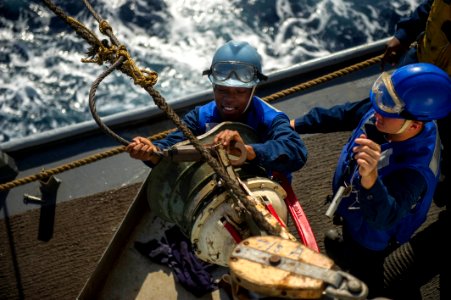 USS Roosevelt (DDG 80) 141023-N-VC599-088 (15626875461)