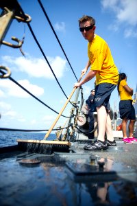 USS Roosevelt (DDG 80) 140927-N-VC599-038 (15375842466)