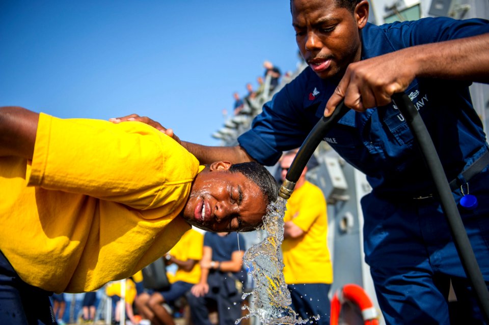 USS Roosevelt (DDG 80) 140524-N-VC599-235 (14272840974)