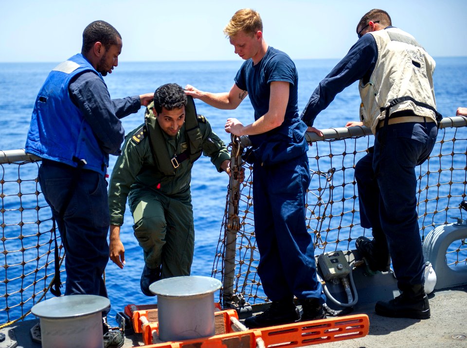 USS Roosevelt (DDG 80) 140528-N-VC599-004 (14142250320)