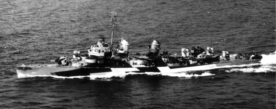 USS Ross (DD-563) underway at sea on 5 May 1944 (80-G-233932)