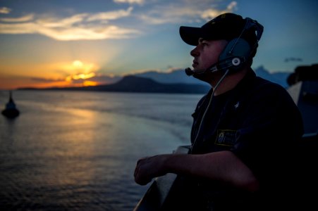USS Roosevelt (DDG 80) 141024-N-VC599-229 (15626860661)