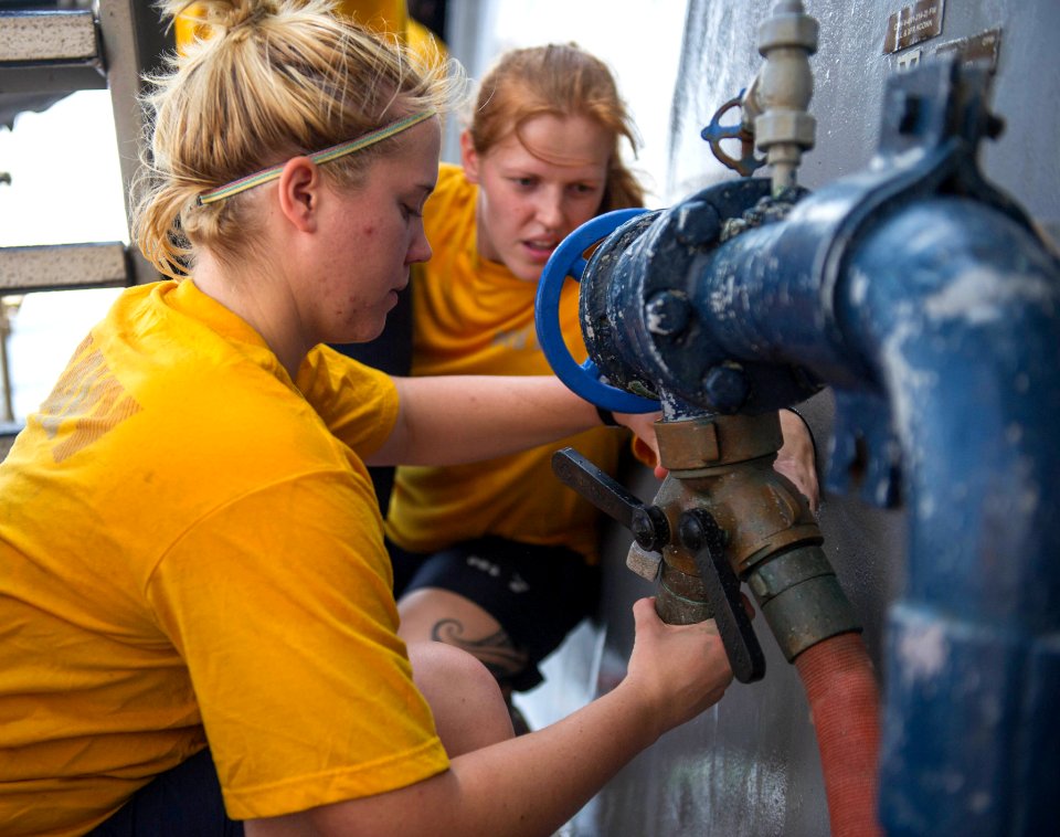 USS Roosevelt (DDG 80) 140927-N-VC599-041 (15212209540)