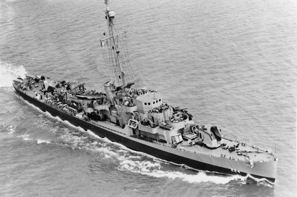 USS Rudderow (DE-224) underway off the Philadelphia Naval Shipyard on 15 July 1944 (19-N-69261)