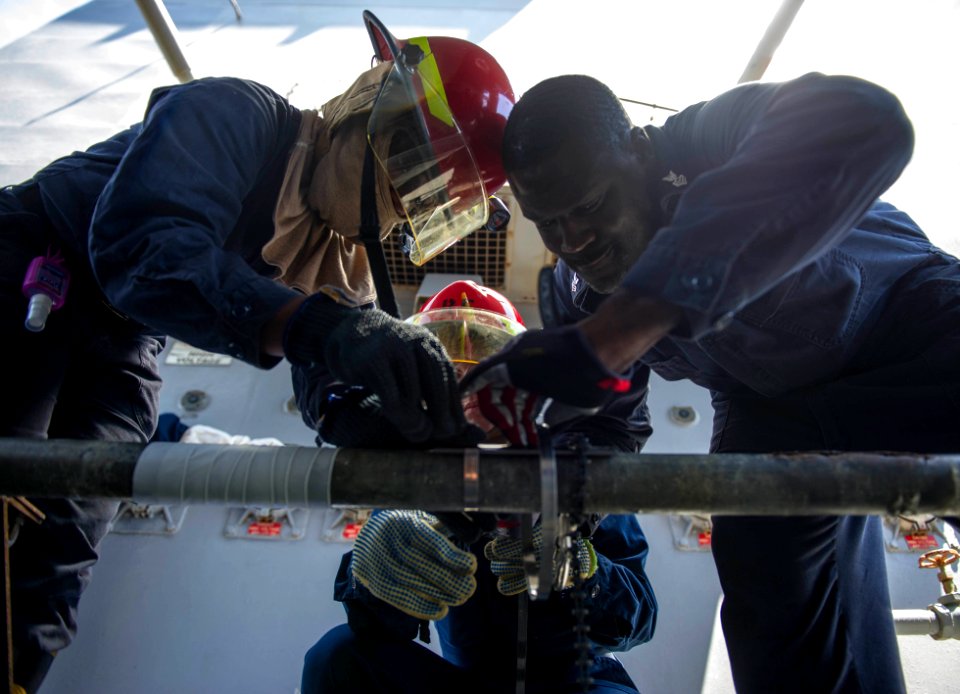 USS Roosevelt (DDG 80) 140805-N-VC599-327 (14846590731)