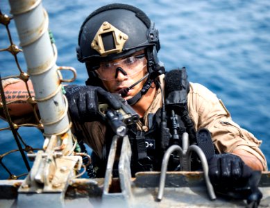 USS ROOSEVELT (DDG 80) 140819-N-VC599-019 (14996722982)