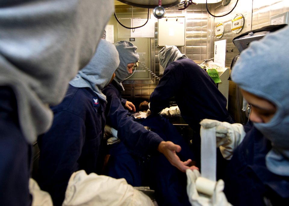 USS Ross 150509-N-FQ994-056