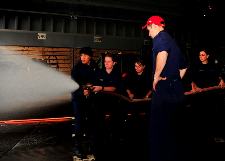 USS Rushmore 130113-N-YQ852-036