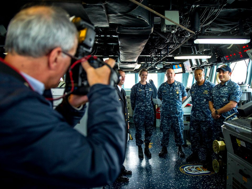 USS Roosevelt (DDG 80) 141103-N-VC599-020 (15538939837)