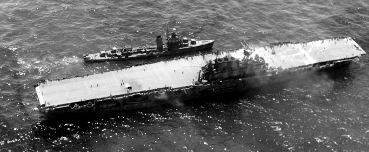 USS Russel (DD-414) comes alongside USS Hornet (CV-8) during Battle of Santa Cruz Islands on 26 October 1942 (80-G-304514)