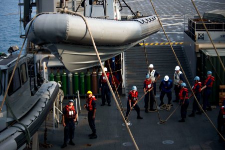 USS Rushmore (LSD 47) 150723-N-SF984-033 (19949229108)