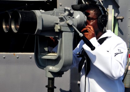 USS Rushmore sailor stands watch 121015-N-YQ852-011