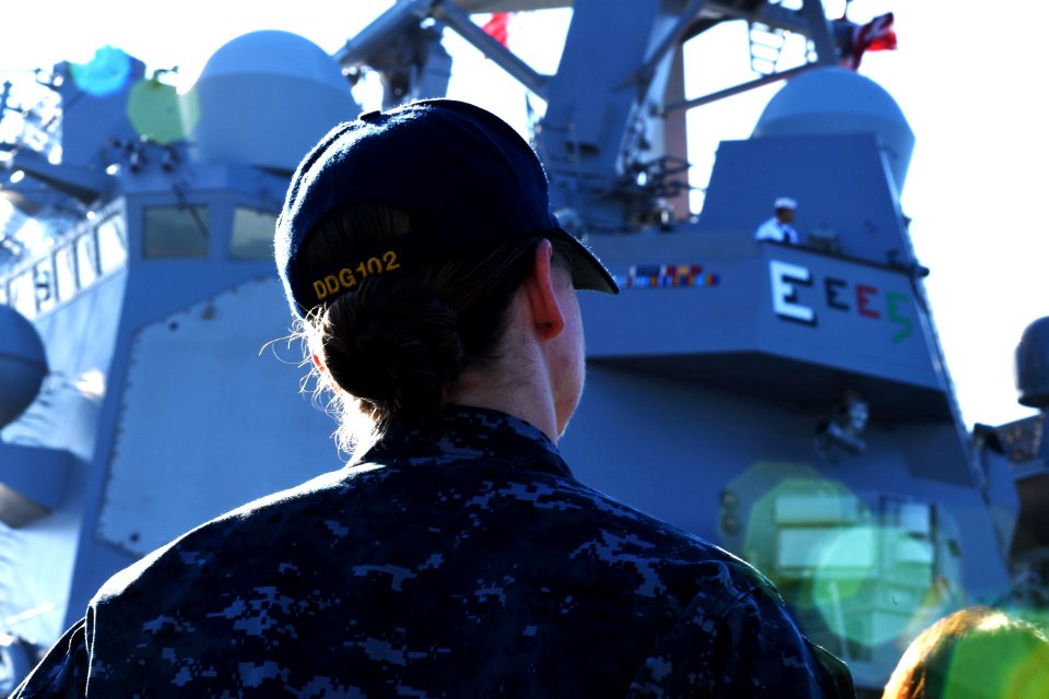 USS Sampson (DDG 102) homeports at Naval Station Everett 160926-N-WX604-170
