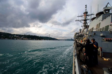 USS Ross transits the Bosphorus Strait. (18272708908) photo