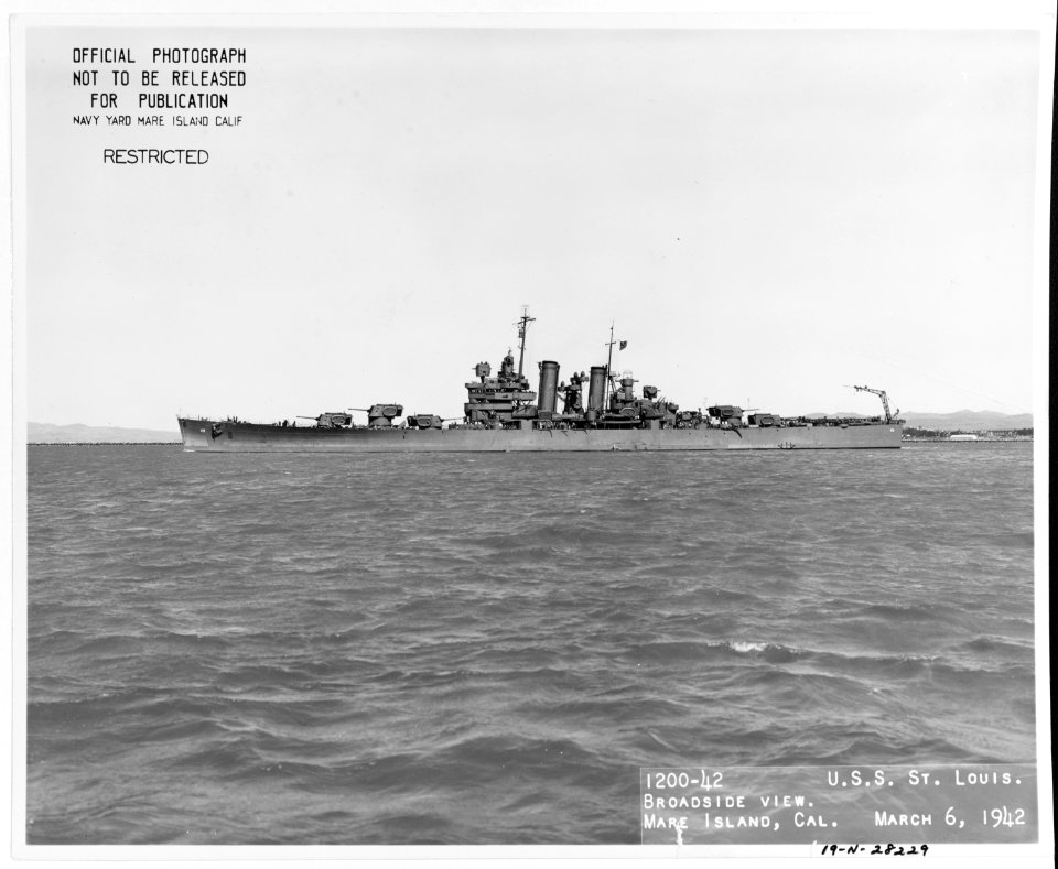 USS Saint Louis (CL-49) - 19-N-28229
