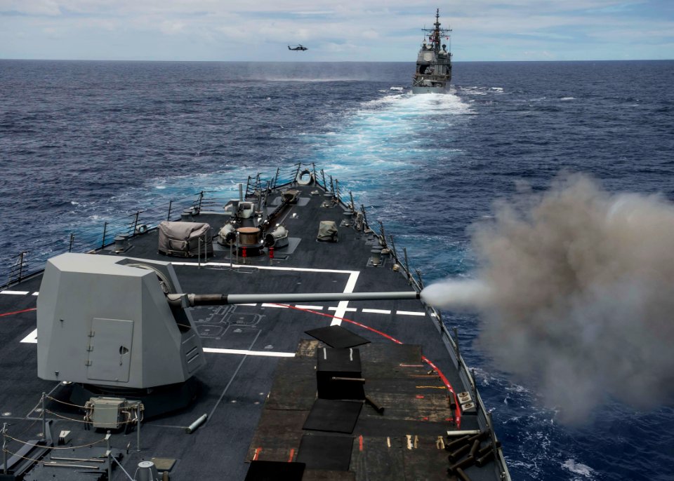 USS Sampson conducts live-fire exercise in Pacific Ocean. (14304493447)