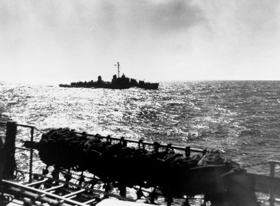 USS Rowan (DD-782) underway off Korea on 14 September 1950 (NH 97152)