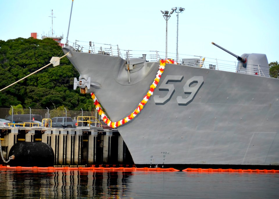 USS Russell 120427-N-RI884-002