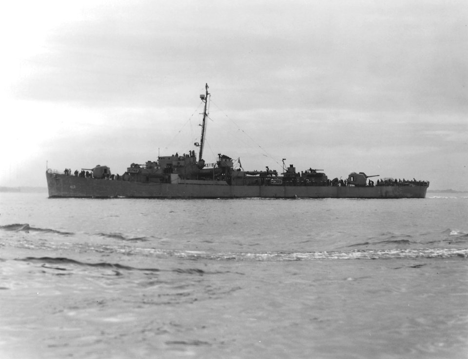 USS Samuel B. Roberts (DE-413) off Boston, Massachusetts (USA), circa in June 1944 (NH 90603)