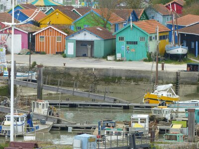 Boats fishing oyster