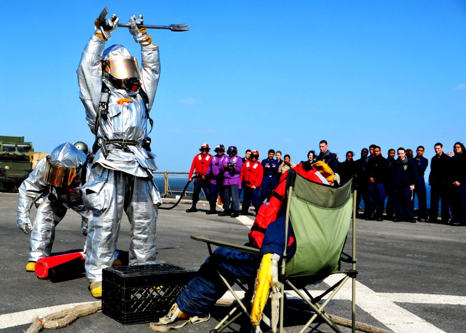 USS Rushmore 130113-N-YQ852-067