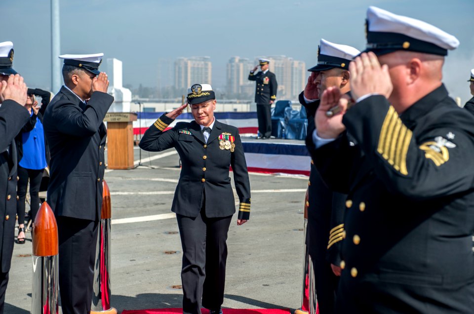 USS Rushmore change of command 010316-N-QC631-246