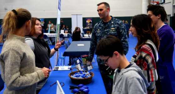 USS Sampson Info Fair 161005-N-WX604-059