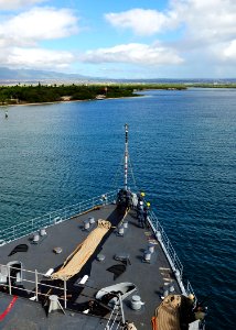 USS Rushmore 120924-N-YQ852-044