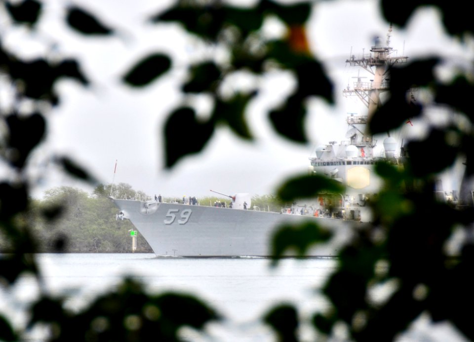 USS Russell departs Pearl Harbor. (8345376959)
