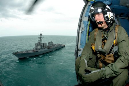 USS Sampson supports search efforts to locate Air Asia Flight QZ8501. (16036078350)