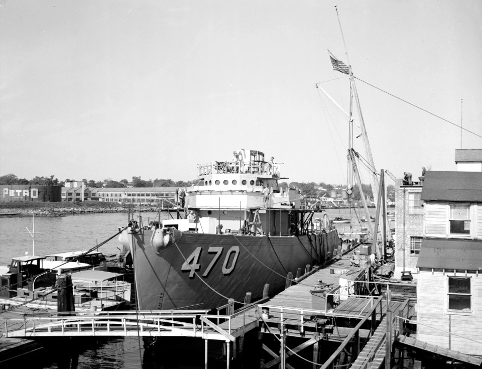 USS Salute (MSO-470) at Stamford CT in 1954