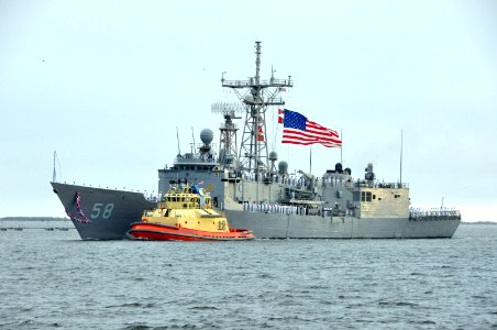 USS Samuel B. Roberts returns to Mayport 131023-N-IC228-001
